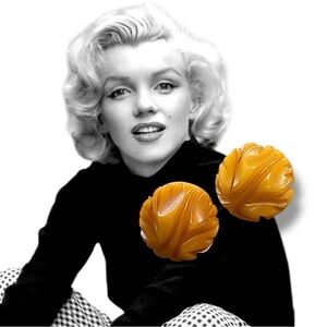 1950s Vintage round carved earrings with screw on backs